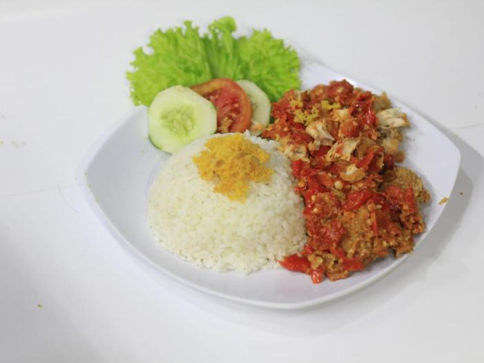 Ayam Gebuk Mak Ayam, Kuta - GoFood Daun penggemuk ayam di Kuta Utara, Badung