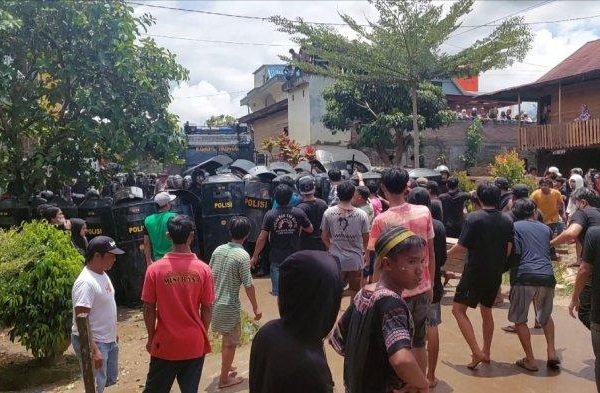 Daun penggemuk ayam di Baraka, Enrekang