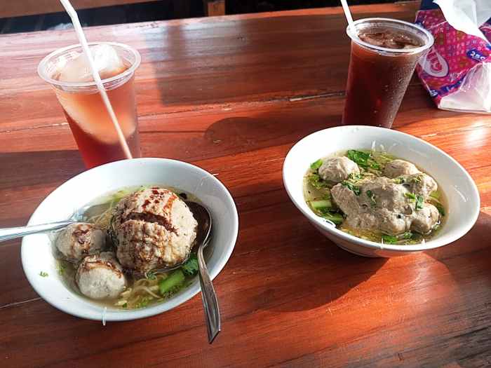 Ayam afkir di Gantar, Indramayu