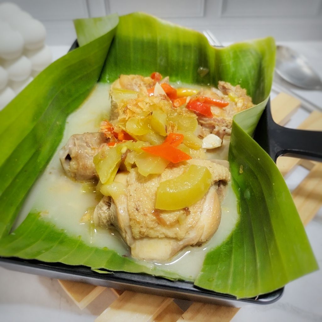 Resep Garang Asam Ayam Daun Pisang Sederhana Rumahan di Yummy App Daun penggemuk ayam di Parangloe, Gowa