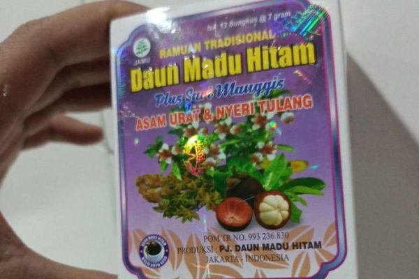 Daun penggemuk ayam di Mandai, Maros