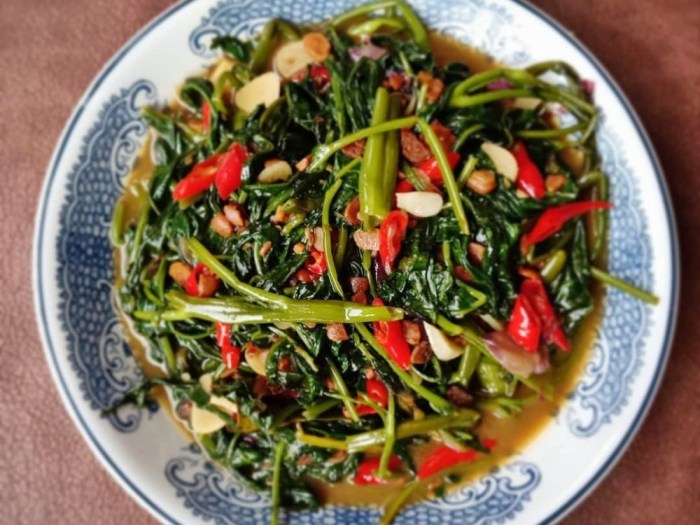 Sayur Pendamping Ayam Goreng yang Paling Nikmat Daun penggemuk ayam di Sayosa, Kab. Sorong