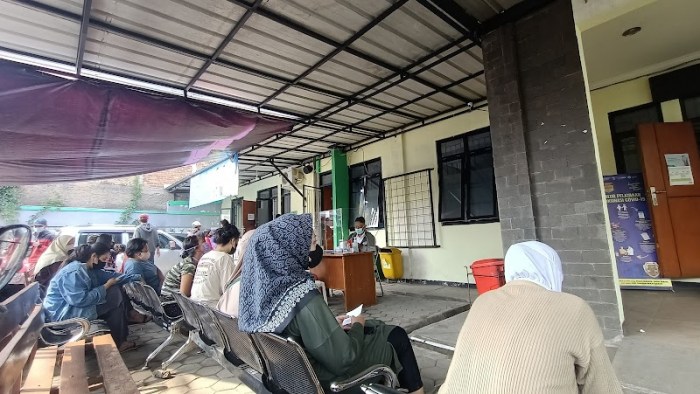 Pedas Seuhah! Ayam Goreng 'Hidden Gem' di Bandung Ini Membakar Lidah Pedas Seuhah! Ayam Goreng 'Hidden Gem' di Bandung Ini Membakar Lidah