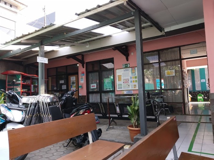 Ayam afkir di Sukasari, Kota Bandung