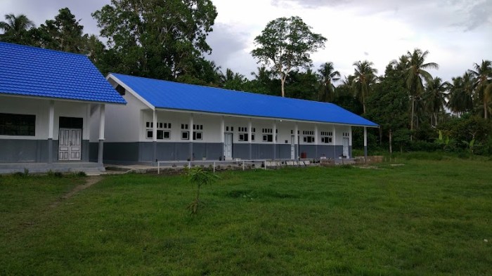 Daun penggemuk ayam di Sindue Tobata, Donggala