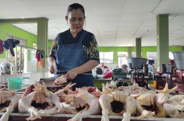 Permintaan Turun, Harga Ayam Potong di Pasar Basah Trenggalek Malah ...