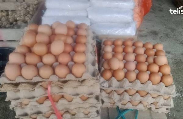 Daun penggemuk ayam di Tiwu, Kolaka Utara