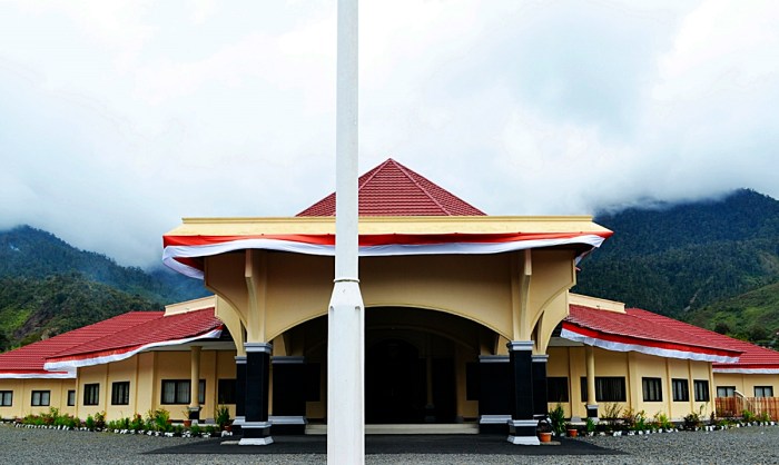 Pemerintah Kabupaten Puncak Jaya - Indonesia Daun penggemuk ayam di Waegi, Kab. Puncak Jaya