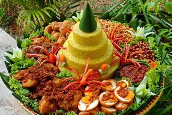 Daun penggemuk ayam di Praya, Lombok Tengah