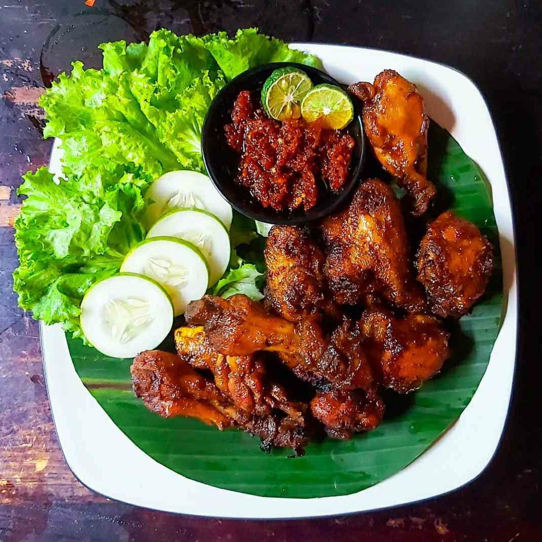 AYAM GORENG SUKABUMI ASLI SEJAK 1970 I KULINER KAMPUNG MELAYU JAKARTA ... Ayam afkir di Palabuhanratu, Sukabumi