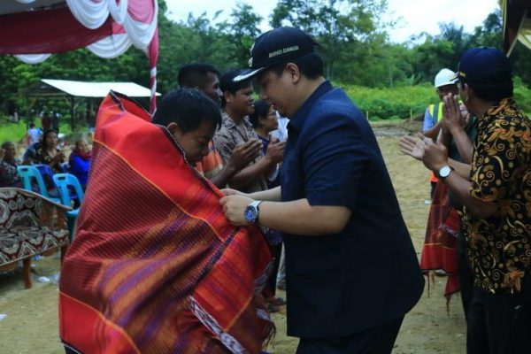 Daging kambing di Onan Runggu, Samosir