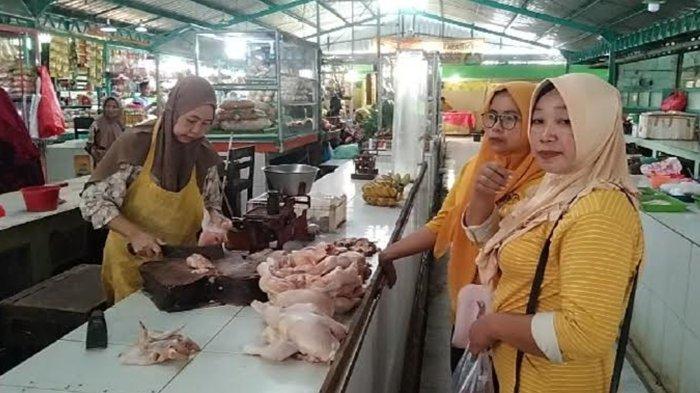Foto : Kisah penggembala kambing di tengah Latgab TNI 2014| merdeka.com Daging kambing di Asembagus, Situbondo