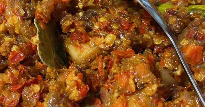 Daun penggemuk ayam di Balusu, Barru