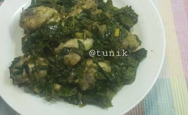 Daun penggemuk ayam di Ganra, Soppeng