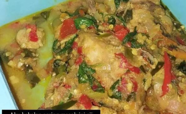 Daun penggemuk ayam di Abuki, Konawe