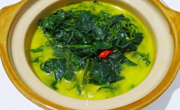 Daun penggemuk ayam di Katoi, Kolaka Utara