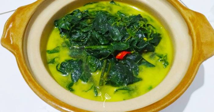 Daun penggemuk ayam di Katoi, Kolaka Utara