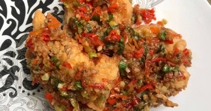 Daun penggemuk ayam di Paberiwai, Sumba Timur