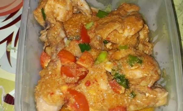 Daun penggemuk ayam di Palibelo, Bima