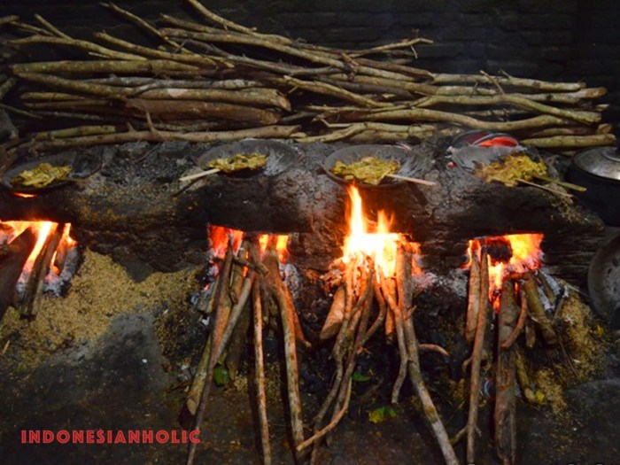 Daun penggemuk ayam di Angsana, Kab. Pandeglang