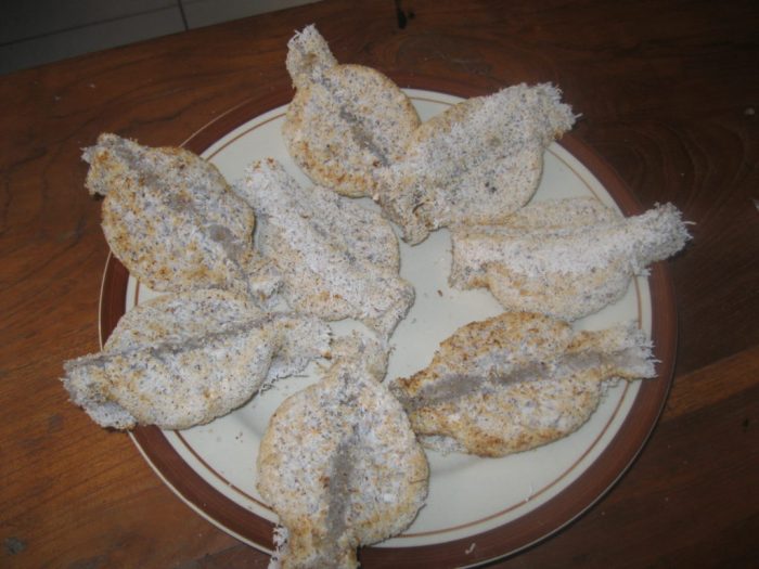 Daun penggemuk ayam di Dompu, Kabupaten Dompu