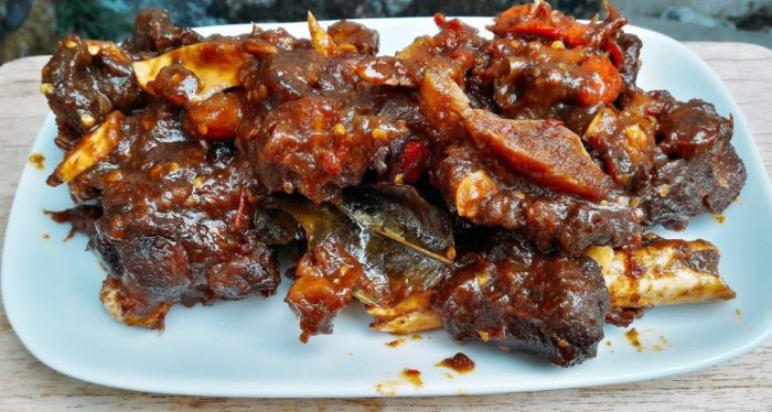 Tren Produksi Daging Sapi dan Kambing di Indonesia - GoodStats Daging kambing di Ngasem, Kediri