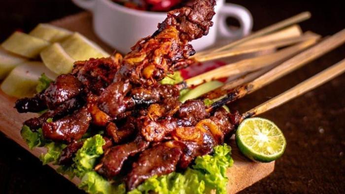9 Sate Kambing Enak di Jakarta untuk Makan Malam, Ada yang Dimasak ... Daging kambing di Kapongan, Situbondo