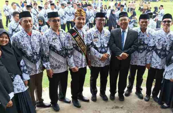 Daun penggemuk ayam di Sawerigadi, Muna Barat