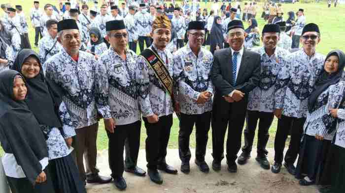 Daun penggemuk ayam di Sawerigadi, Muna Barat