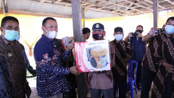 Daun penggemuk ayam di Mappakasunggu, Takalar