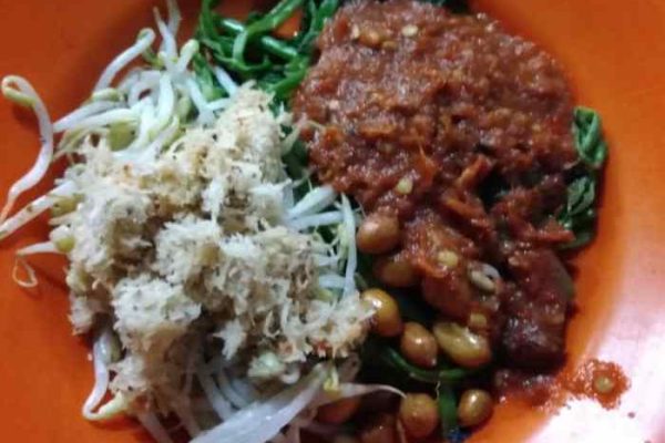 Daun penggemuk ayam di Selaparang, Kota Mataram