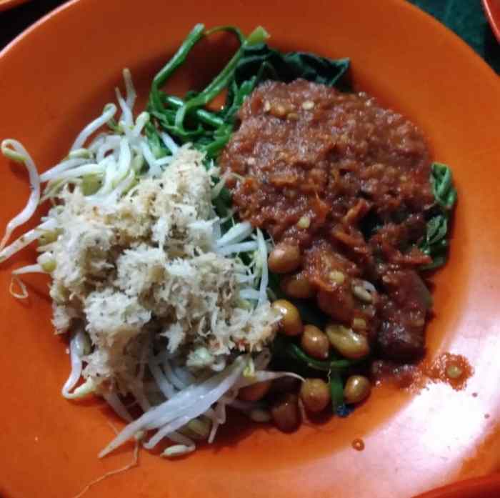 Daun penggemuk ayam di Selaparang, Kota Mataram