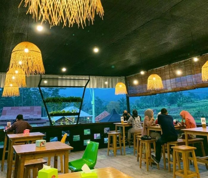 Tempat Minum Ayam di Gumelar, Banyumas